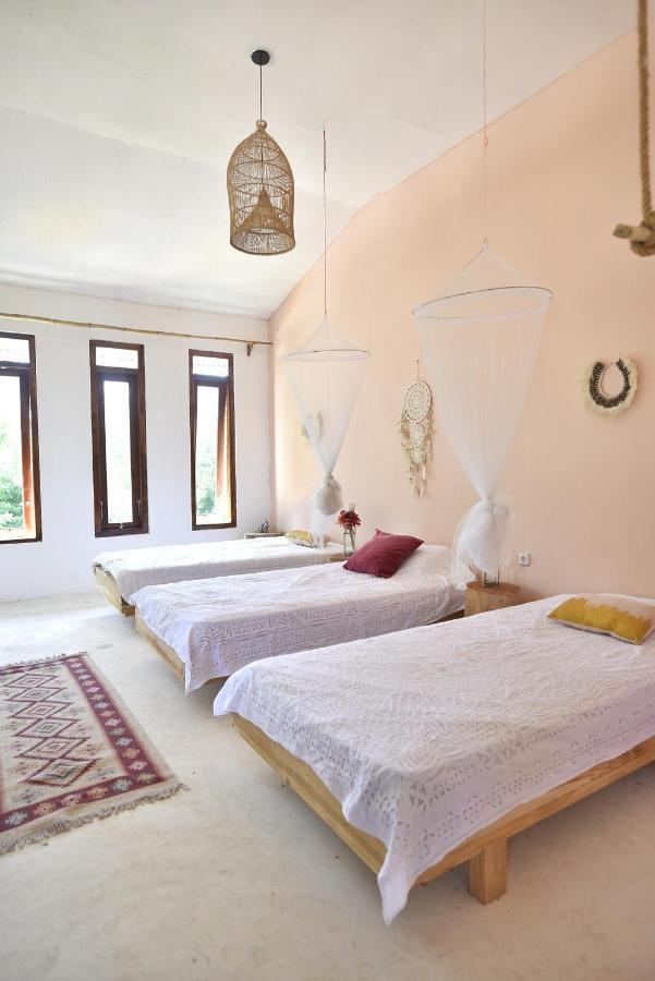 Lambo Homestay Вайкабубак Екстер'єр фото